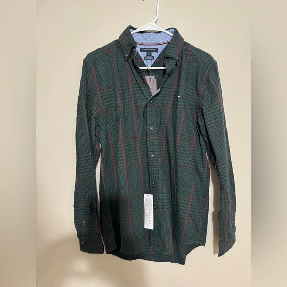 NWT Men’s Small Tommy Hilfiger Button Down Holiday Green + Red - Picture 2 of 3